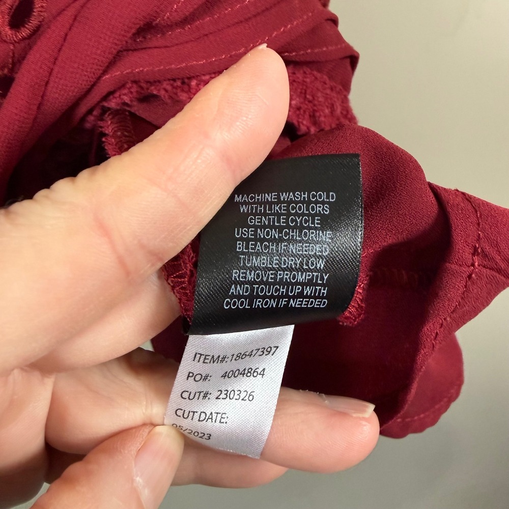 Torrid Burgundy Peplum V-Neck Smocked Waist Crochet Lace Blouse Size 0 - Picture 9 of 12